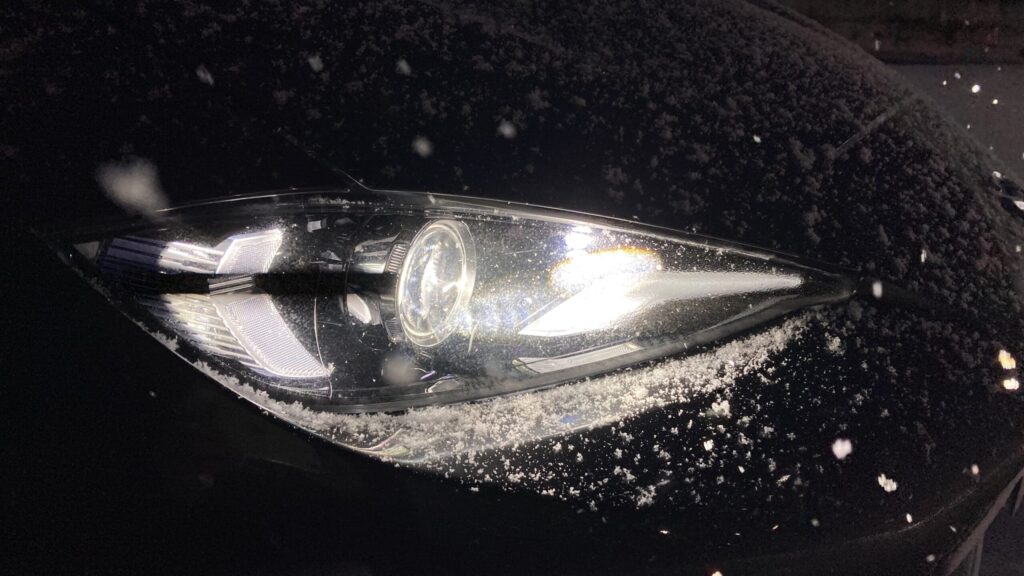 ロードスターRFのLEDヘッドライトと雪