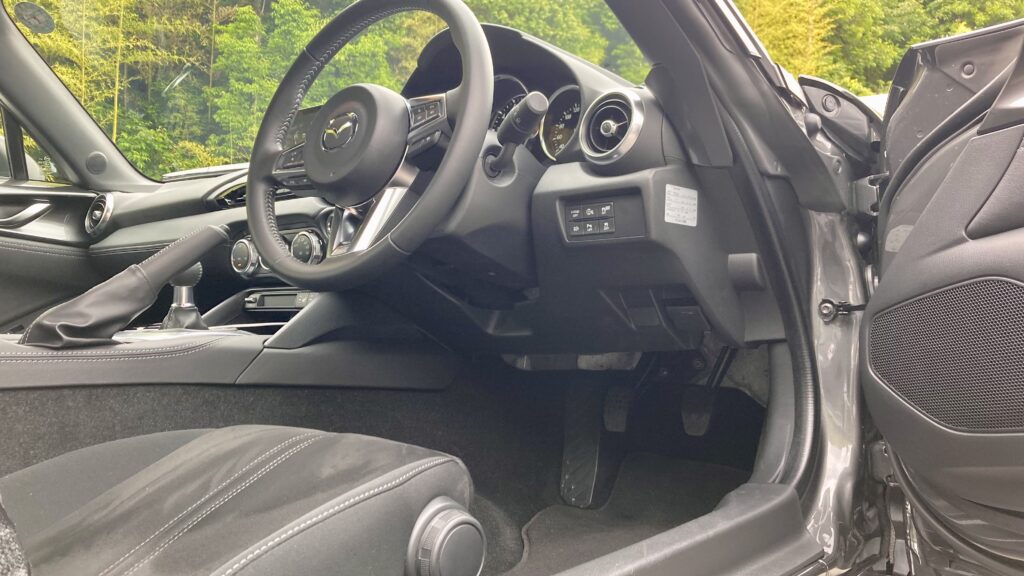 ロードスターRFの運転席